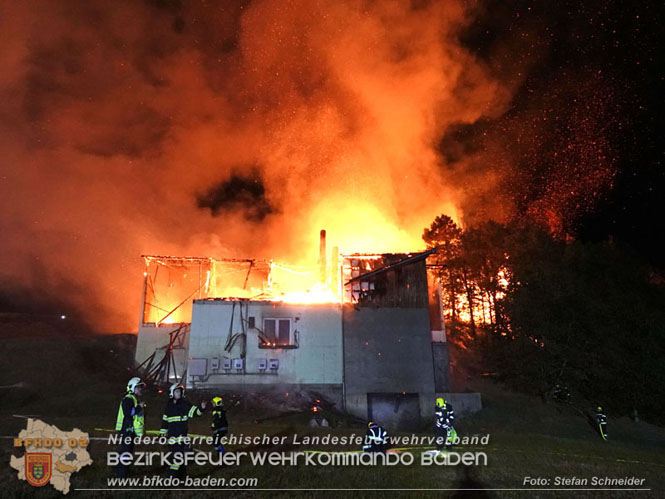 20231007_Großbrand in Heizungsanlage von Hühnerstall in Schwarzensee/Neuhaus Foto: Stefan Schneider BFK Baden 20231007_Großbrand in Heizungsanlage von Hühnerstall in Schwarzensee/Neuhaus Foto: Stefan Schneider BFK Baden