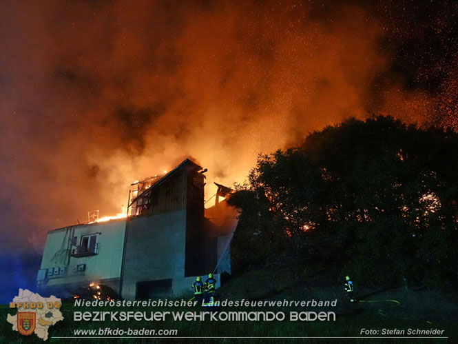 20231007_Großbrand in Heizungsanlage von Hühnerstall in Schwarzensee/Neuhaus Foto: Stefan Schneider BFK Baden 20231007_Großbrand in Heizungsanlage von Hühnerstall in Schwarzensee/Neuhaus Foto: Stefan Schneider BFK Baden