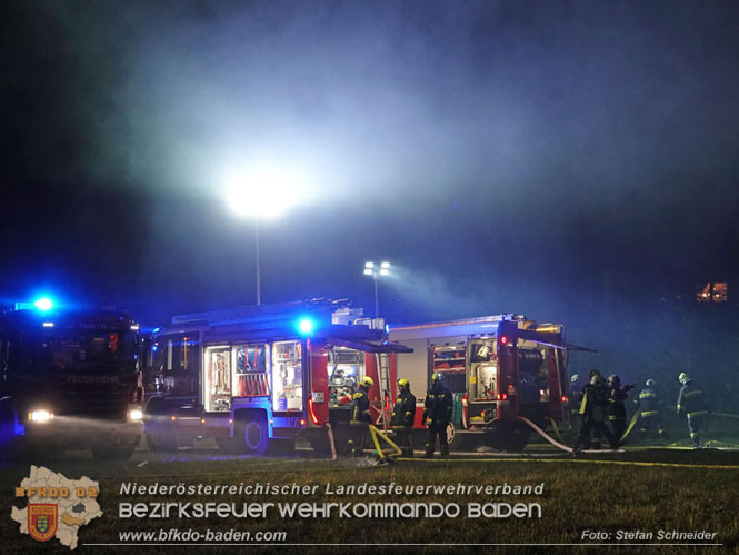 20231007_Großbrand in Heizungsanlage von Hühnerstall in Schwarzensee/Neuhaus Foto: Stefan Schneider BFK Baden 20231007_Großbrand in Heizungsanlage von Hühnerstall in Schwarzensee/Neuhaus Foto: Stefan Schneider BFK Baden