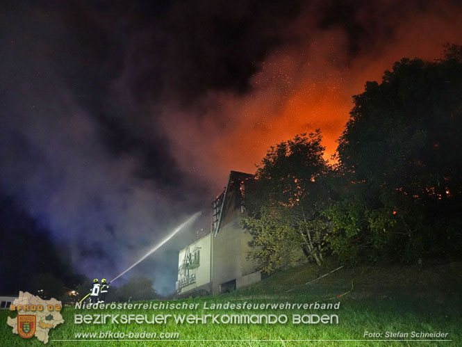 20231007_Großbrand in Heizungsanlage von Hühnerstall in Schwarzensee/Neuhaus Foto: Stefan Schneider BFK Baden 20231007_Großbrand in Heizungsanlage von Hühnerstall in Schwarzensee/Neuhaus Foto: Stefan Schneider BFK Baden