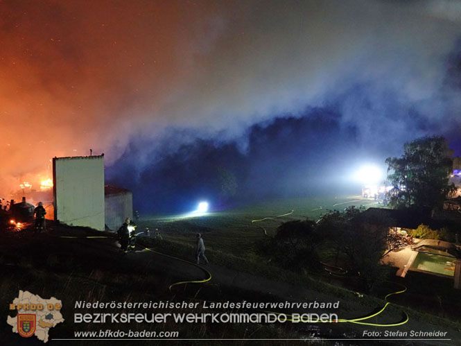 20231007_Großbrand in Heizungsanlage von Hühnerstall in Schwarzensee/Neuhaus Foto: Stefan Schneider BFK Baden 20231007_Großbrand in Heizungsanlage von Hühnerstall in Schwarzensee/Neuhaus Foto: Stefan Schneider BFK Baden