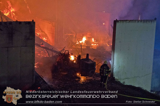 20231007_Großbrand in Heizungsanlage von Hühnerstall in Schwarzensee/Neuhaus Foto: Stefan Schneider BFK Baden 20231007_Großbrand in Heizungsanlage von Hühnerstall in Schwarzensee/Neuhaus Foto: Stefan Schneider BFK Baden