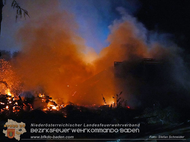 20231007_Großbrand in Heizungsanlage von Hühnerstall in Schwarzensee/Neuhaus Foto: Stefan Schneider BFK Baden 20231007_Großbrand in Heizungsanlage von Hühnerstall in Schwarzensee/Neuhaus Foto: Stefan Schneider BFK Baden