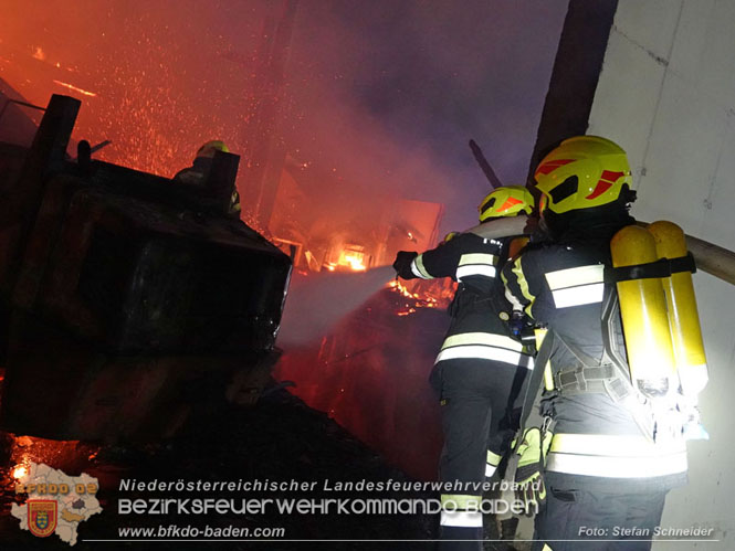 20231007_Großbrand in Heizungsanlage von Hühnerstall in Schwarzensee/Neuhaus Foto: Stefan Schneider BFK Baden 20231007_Großbrand in Heizungsanlage von Hühnerstall in Schwarzensee/Neuhaus Foto: Stefan Schneider BFK Baden