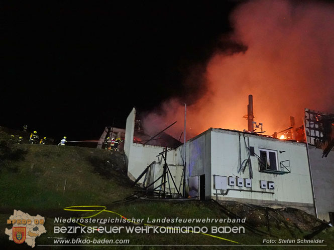 20231007_Großbrand in Heizungsanlage von Hühnerstall in Schwarzensee/Neuhaus Foto: Stefan Schneider BFK Baden 20231007_Großbrand in Heizungsanlage von Hühnerstall in Schwarzensee/Neuhaus Foto: Stefan Schneider BFK Baden