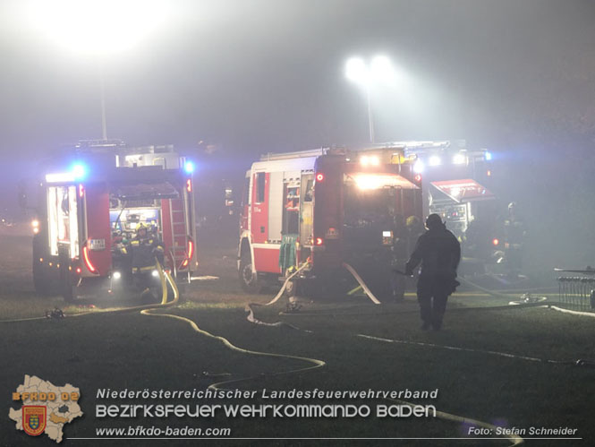 20231007_Großbrand in Heizungsanlage von Hühnerstall in Schwarzensee/Neuhaus Foto: Stefan Schneider BFK Baden 20231007_Großbrand in Heizungsanlage von Hühnerstall in Schwarzensee/Neuhaus Foto: Stefan Schneider BFK Baden