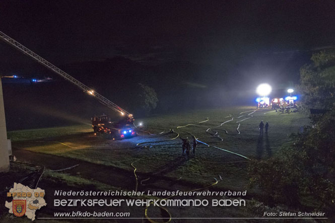 20231007_Großbrand in Heizungsanlage von Hühnerstall in Schwarzensee/Neuhaus Foto: Stefan Schneider BFK Baden 20231007_Großbrand in Heizungsanlage von Hühnerstall in Schwarzensee/Neuhaus Foto: Stefan Schneider BFK Baden