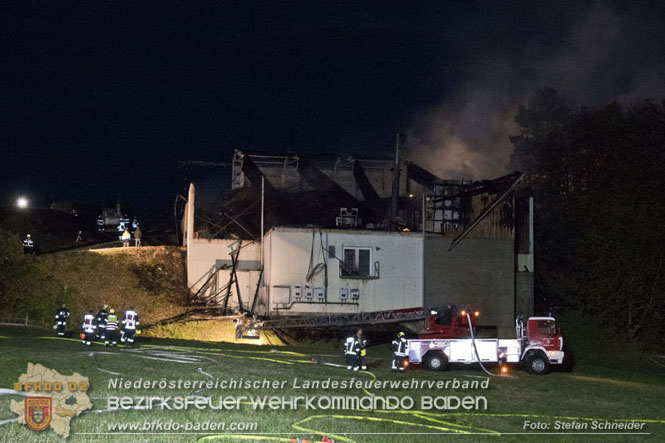 20231007_Großbrand in Heizungsanlage von Hühnerstall in Schwarzensee/Neuhaus Foto: Stefan Schneider BFK Baden 20231007_Großbrand in Heizungsanlage von Hühnerstall in Schwarzensee/Neuhaus Foto: Stefan Schneider BFK Baden