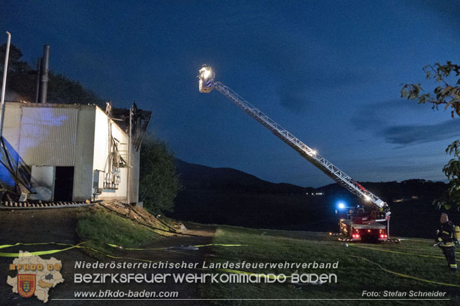20231007_Großbrand in Heizungsanlage von Hühnerstall in Schwarzensee/Neuhaus Foto: Stefan Schneider BFK Baden 20231007_Großbrand in Heizungsanlage von Hühnerstall in Schwarzensee/Neuhaus Foto: Stefan Schneider BFK Baden