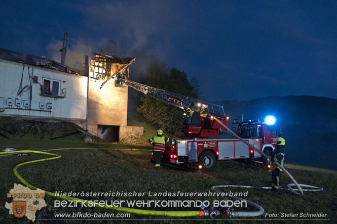 20231007_Großbrand in Heizungsanlage von Hühnerstall in Schwarzensee/Neuhaus Foto: Stefan Schneider BFK Baden 20231007_Großbrand in Heizungsanlage von Hühnerstall in Schwarzensee/Neuhaus Foto: Stefan Schneider BFK Baden