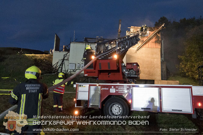 20231007_Großbrand in Heizungsanlage von Hühnerstall in Schwarzensee/Neuhaus Foto: Stefan Schneider BFK Baden 20231007_Großbrand in Heizungsanlage von Hühnerstall in Schwarzensee/Neuhaus Foto: Stefan Schneider BFK Baden