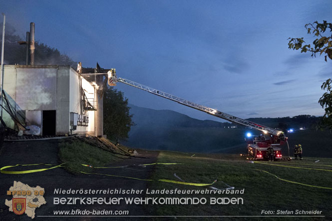 20231007_Großbrand in Heizungsanlage von Hühnerstall in Schwarzensee/Neuhaus Foto: Stefan Schneider BFK Baden 20231007_Großbrand in Heizungsanlage von Hühnerstall in Schwarzensee/Neuhaus Foto: Stefan Schneider BFK Baden