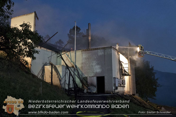 20231007_Großbrand in Heizungsanlage von Hühnerstall in Schwarzensee/Neuhaus Foto: Stefan Schneider BFK Baden 20231007_Großbrand in Heizungsanlage von Hühnerstall in Schwarzensee/Neuhaus Foto: Stefan Schneider BFK Baden