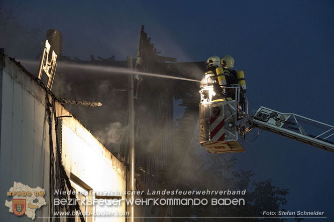 20231007_Großbrand in Heizungsanlage von Hühnerstall in Schwarzensee/Neuhaus Foto: Stefan Schneider BFK Baden 20231007_Großbrand in Heizungsanlage von Hühnerstall in Schwarzensee/Neuhaus Foto: Stefan Schneider BFK Baden