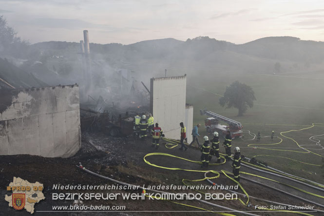 20231007_Großbrand in Heizungsanlage von Hühnerstall in Schwarzensee/Neuhaus Foto: Stefan Schneider BFK Baden 20231007_Großbrand in Heizungsanlage von Hühnerstall in Schwarzensee/Neuhaus Foto: Stefan Schneider BFK Baden