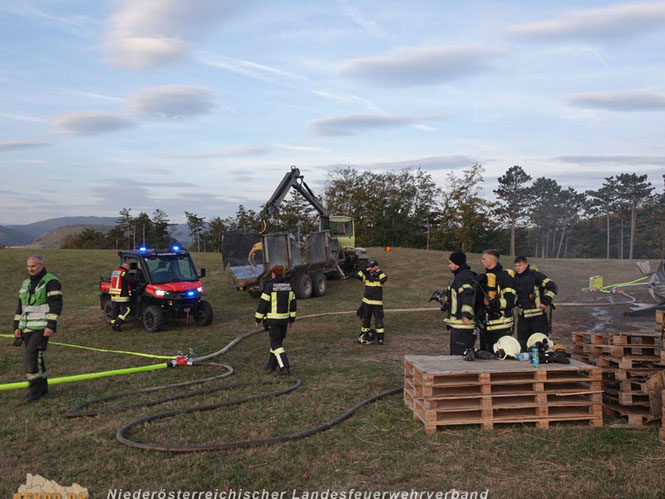 20231007_Großbrand in Heizungsanlage von Hühnerstall in Schwarzensee/Neuhaus Foto: Stefan Schneider BFK Baden 20231007_Großbrand in Heizungsanlage von Hühnerstall in Schwarzensee/Neuhaus Foto: Stefan Schneider BFK Baden