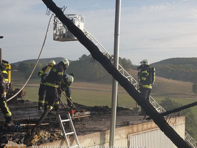 20231007_Großbrand in Heizungsanlage von Hühnerstall in Schwarzensee/Neuhaus Foto: Stefan Schneider BFK Baden 20231007_Großbrand in Heizungsanlage von Hühnerstall in Schwarzensee/Neuhaus Foto: Stefan Schneider BFK Baden