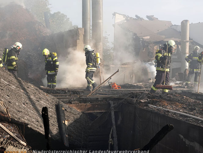 20231007_Großbrand in Heizungsanlage von Hühnerstall in Schwarzensee/Neuhaus Foto: Stefan Schneider BFK Baden 20231007_Großbrand in Heizungsanlage von Hühnerstall in Schwarzensee/Neuhaus Foto: Stefan Schneider BFK Baden