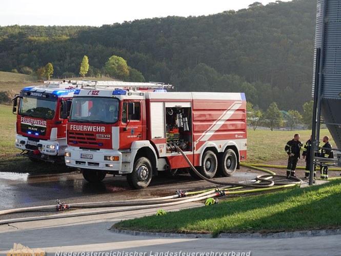 20231007_Großbrand in Heizungsanlage von Hühnerstall in Schwarzensee/Neuhaus Foto: Stefan Schneider BFK Baden 20231007_Großbrand in Heizungsanlage von Hühnerstall in Schwarzensee/Neuhaus Foto: Stefan Schneider BFK Baden