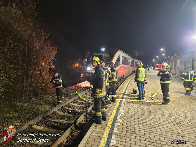 20231110 Betriebsmittelaustritt aus Schienenfahrzeug Bahnhof Berndorf