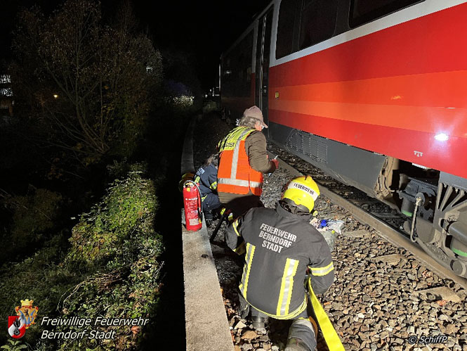 20231110 Betriebsmittelaustritt aus Schienenfahrzeug Bahnhof Berndorf