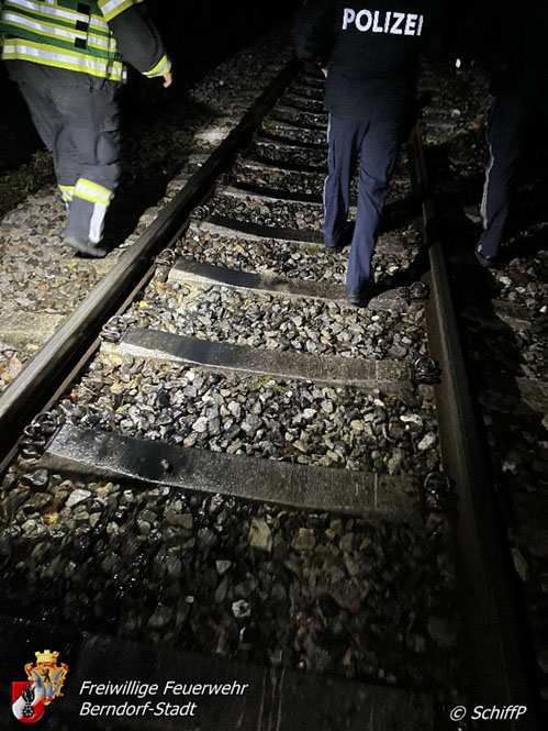 20231110 Betriebsmittelaustritt aus Schienenfahrzeug Bahnhof Berndorf