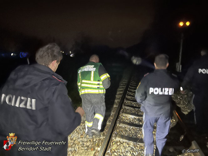 20231110 Betriebsmittelaustritt aus Schienenfahrzeug Bahnhof Berndorf