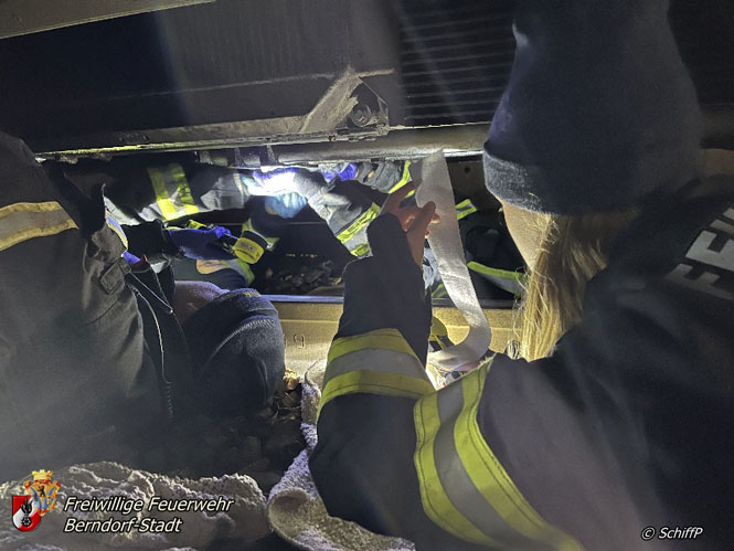 20231110 Betriebsmittelaustritt aus Schienenfahrzeug Bahnhof Berndorf