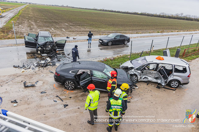 20231117_Toedlicher Verkehrsunfall auf der L156 bei Traiskirchen  Foto: SB Bernhard Ridky