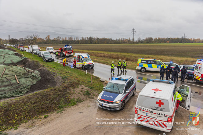 20231117_Toedlicher Verkehrsunfall auf der L156 bei Traiskirchen  Foto: SB Bernhard Ridky
