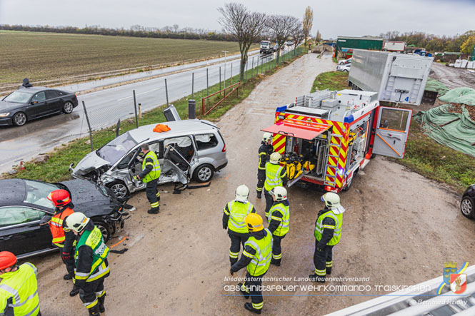 20231117_Toedlicher Verkehrsunfall auf der L156 bei Traiskirchen  Foto: SB Bernhard Ridky