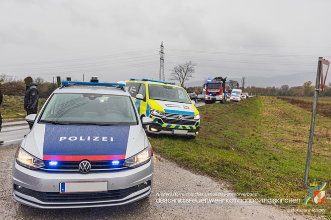 20231117_Toedlicher Verkehrsunfall auf der L156 bei Traiskirchen  Foto: SB Bernhard Ridky