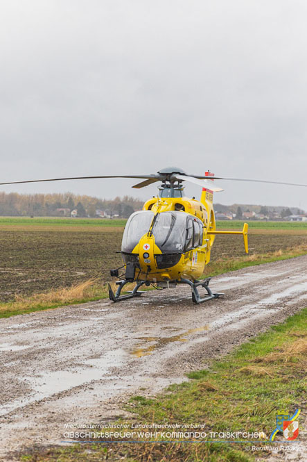20231117_Toedlicher Verkehrsunfall auf der L156 bei Traiskirchen  Foto: SB Bernhard Ridky