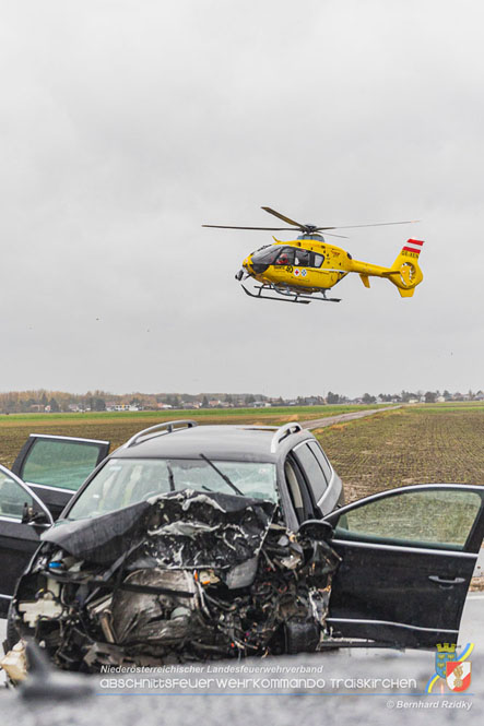 20231117_Toedlicher Verkehrsunfall auf der L156 bei Traiskirchen  Foto: SB Bernhard Ridky