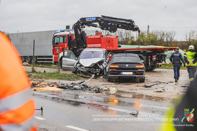 20231117_Toedlicher Verkehrsunfall auf der L156 bei Traiskirchen  Foto: SB Bernhard Ridky