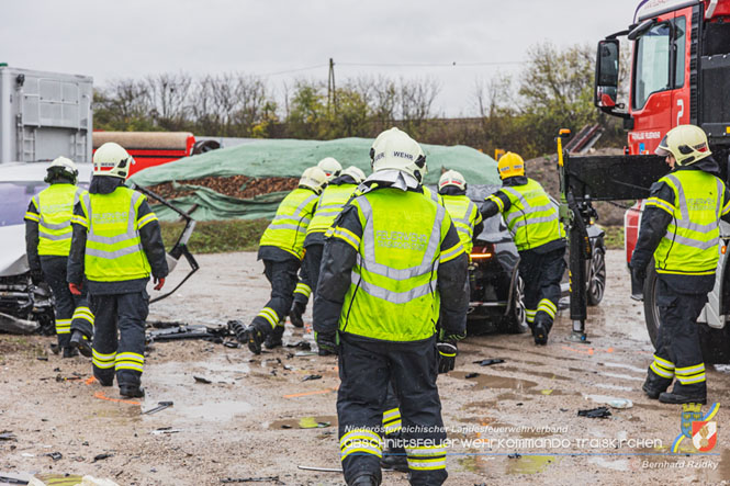 20231117_Toedlicher Verkehrsunfall auf der L156 bei Traiskirchen  Foto: SB Bernhard Ridky