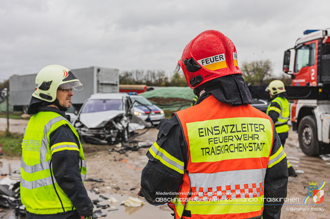 20231117_Toedlicher Verkehrsunfall auf der L156 bei Traiskirchen  Foto: SB Bernhard Ridky