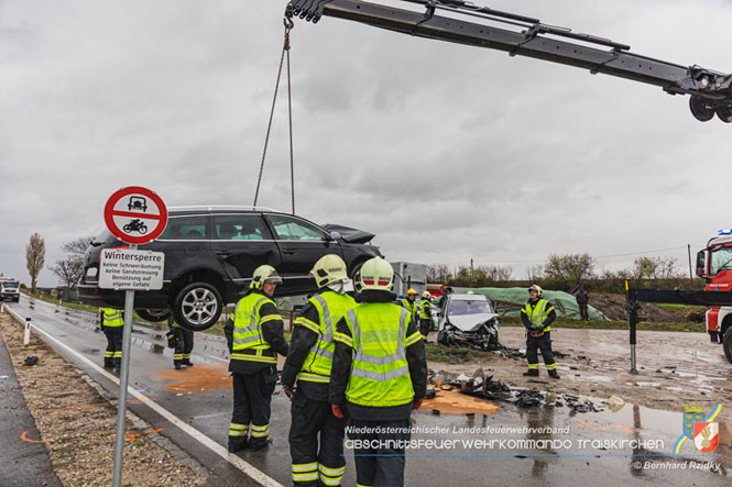 20231117_Toedlicher Verkehrsunfall auf der L156 bei Traiskirchen  Foto: SB Bernhard Ridky