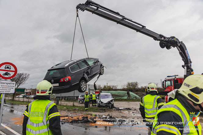 20231117_Toedlicher Verkehrsunfall auf der L156 bei Traiskirchen  Foto: SB Bernhard Ridky
