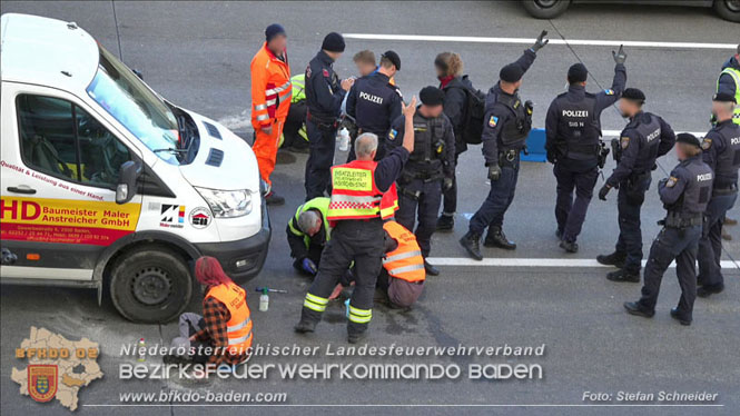 20231120 Feuerwehreinsatz wegen Klima-Aktivisten auf A2 Höhe Traiskirchen Foto: Stefan Schneider BFKDO BADEN 20231120 Feuerwehreinsatz wegen Klima-Aktivisten auf A2 Höhe Traiskirchen Foto: Stefan Schneider BFKDO BADEN