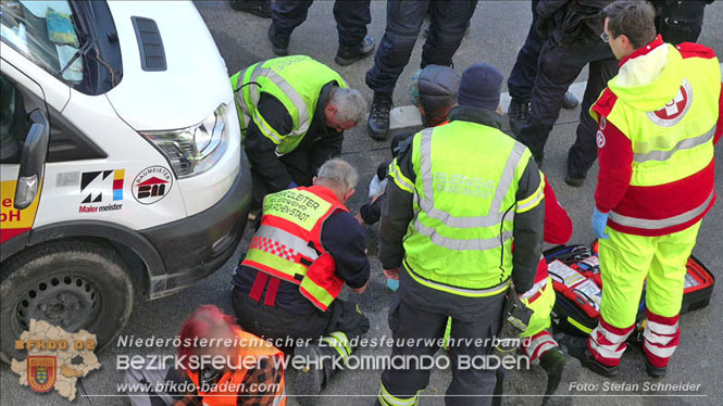 20231120 Feuerwehreinsatz wegen Klima-Aktivisten auf A2 Höhe Traiskirchen Foto: Stefan Schneider BFKDO BADEN 20231120 Feuerwehreinsatz wegen Klima-Aktivisten auf A2 Höhe Traiskirchen Foto: Stefan Schneider BFKDO BADEN