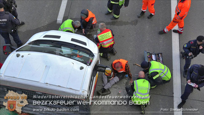 20231120 Feuerwehreinsatz wegen Klima-Aktivisten auf A2 Höhe Traiskirchen Foto: Stefan Schneider BFKDO BADEN 20231120 Feuerwehreinsatz wegen Klima-Aktivisten auf A2 Höhe Traiskirchen Foto: Stefan Schneider BFKDO BADEN