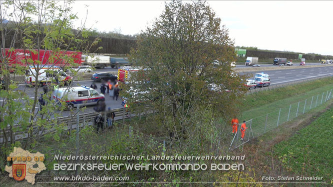 20231120 Feuerwehreinsatz wegen Klima-Aktivisten auf A2 Höhe Traiskirchen Foto: Stefan Schneider BFKDO BADEN 20231120 Feuerwehreinsatz wegen Klima-Aktivisten auf A2 Höhe Traiskirchen Foto: Stefan Schneider BFKDO BADEN