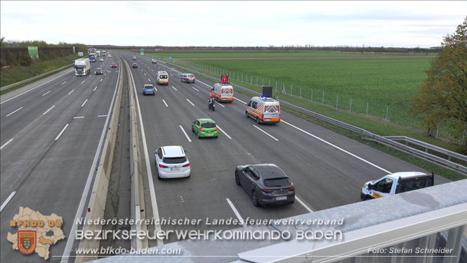 20231120 Feuerwehreinsatz wegen Klima-Aktivisten auf A2 Höhe Traiskirchen Foto: Stefan Schneider BFKDO BADEN 20231120 Feuerwehreinsatz wegen Klima-Aktivisten auf A2 Höhe Traiskirchen Foto: Stefan Schneider BFKDO BADEN