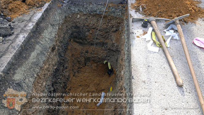 20231121 Erdgasleitung bei Tiefbauarbeiten in Tattendorf beschädigt Foto: Stefan Schneider BFKDO BADEN 20231121 Erdgasleitung bei Tiefbauarbeiten in Tattendorf beschädigt Foto: Stefan Schneider BFKDO BADEN