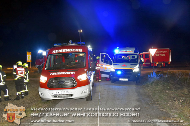 20231127 VU Reisenberg L161 - Frau unter Traktor eingeklemmt Foto: Thomas Lenger Monatsrevue.at 20231127 VU Reisenberg L161 - Frau unter Traktor eingeklemmt Foto: Thomas Lenger Monatsrevue.at