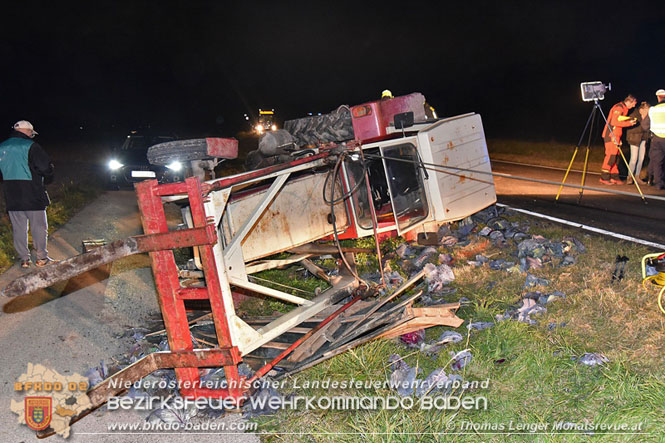 20231127 VU Reisenberg L161 - Frau unter Traktor eingeklemmt Foto: Thomas Lenger Monatsrevue.at 20231127 VU Reisenberg L161 - Frau unter Traktor eingeklemmt Foto: Thomas Lenger Monatsrevue.at