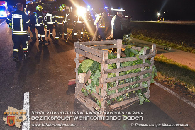 20231127 VU Reisenberg L161 - Frau unter Traktor eingeklemmt Foto: Thomas Lenger Monatsrevue.at 20231127 VU Reisenberg L161 - Frau unter Traktor eingeklemmt Foto: Thomas Lenger Monatsrevue.at