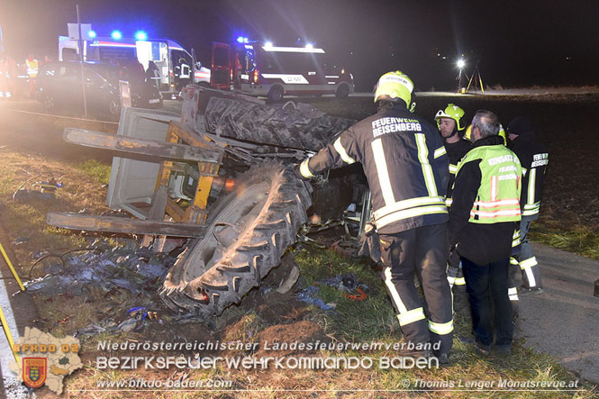 20231127 VU Reisenberg L161 - Frau unter Traktor eingeklemmt Foto: Thomas Lenger Monatsrevue.at 20231127 VU Reisenberg L161 - Frau unter Traktor eingeklemmt Foto: Thomas Lenger Monatsrevue.at