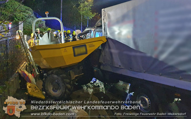 20231128 Eingeklemmte Person bei Verkehrsunfall in Baden Foto: Freiwillige Feuerwehr Baden Weikersdorf